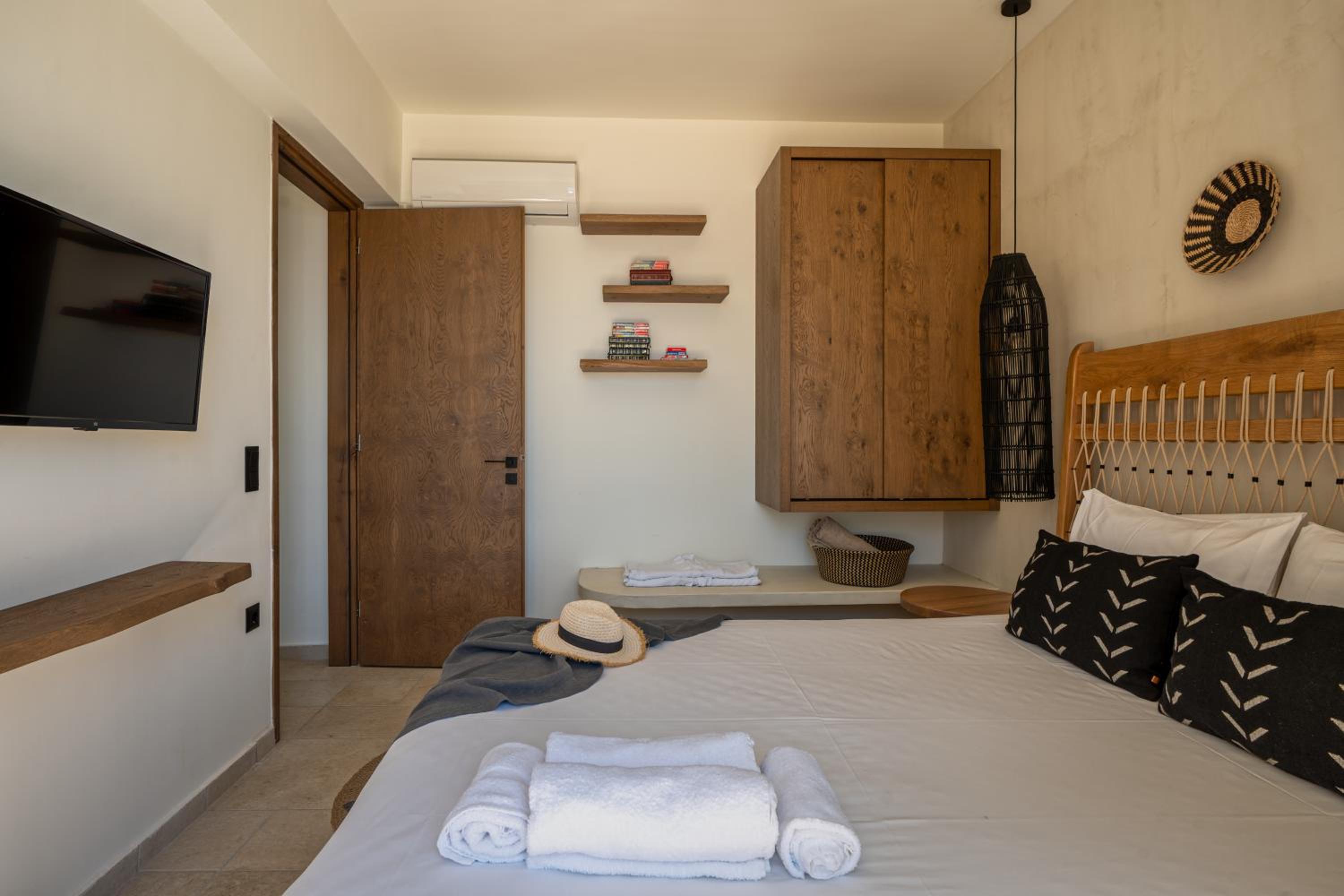 ArtOikia Luxury Villas, By Hellocrete view 3