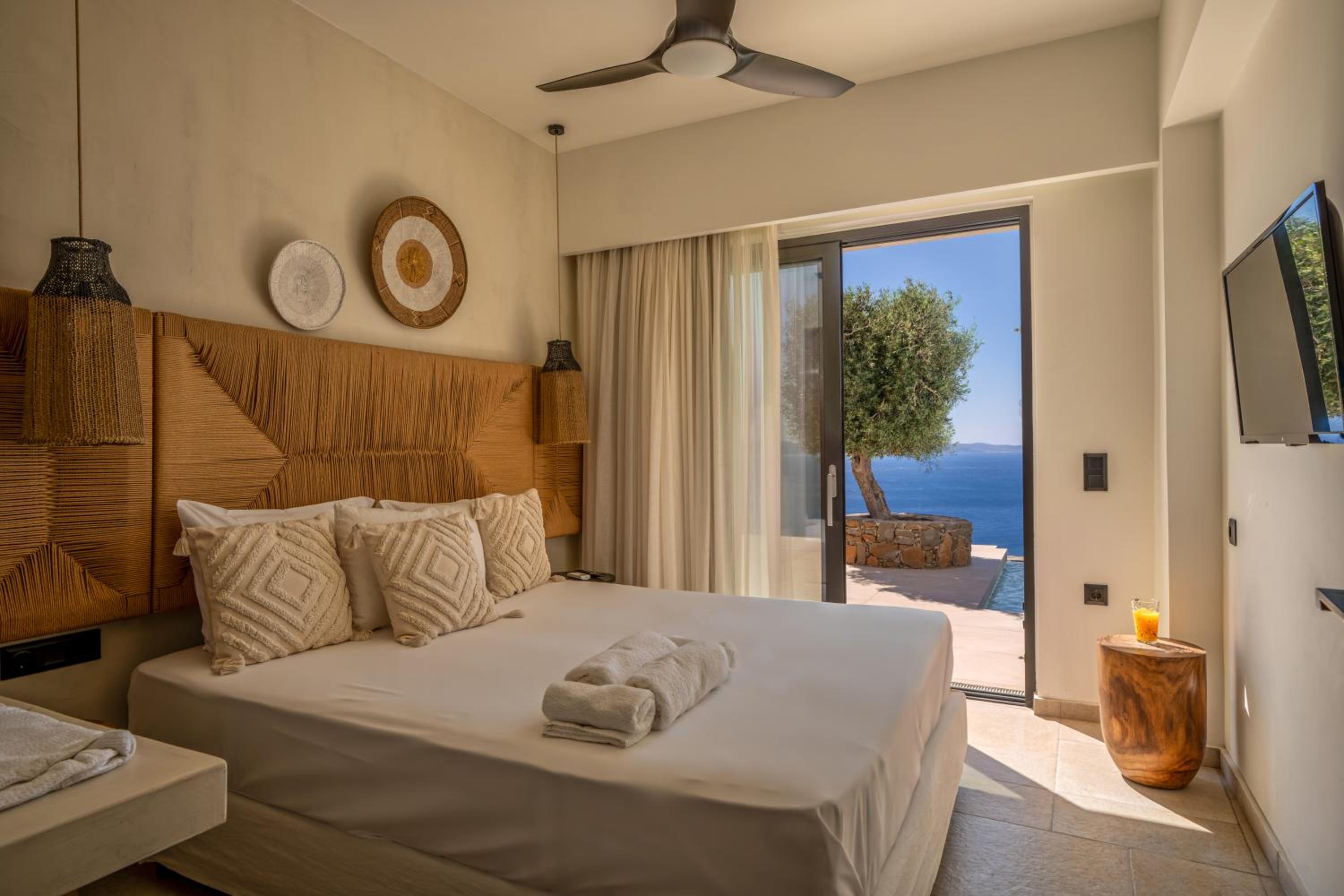 ArtOikia Luxury Villas, By Hellocrete view 4