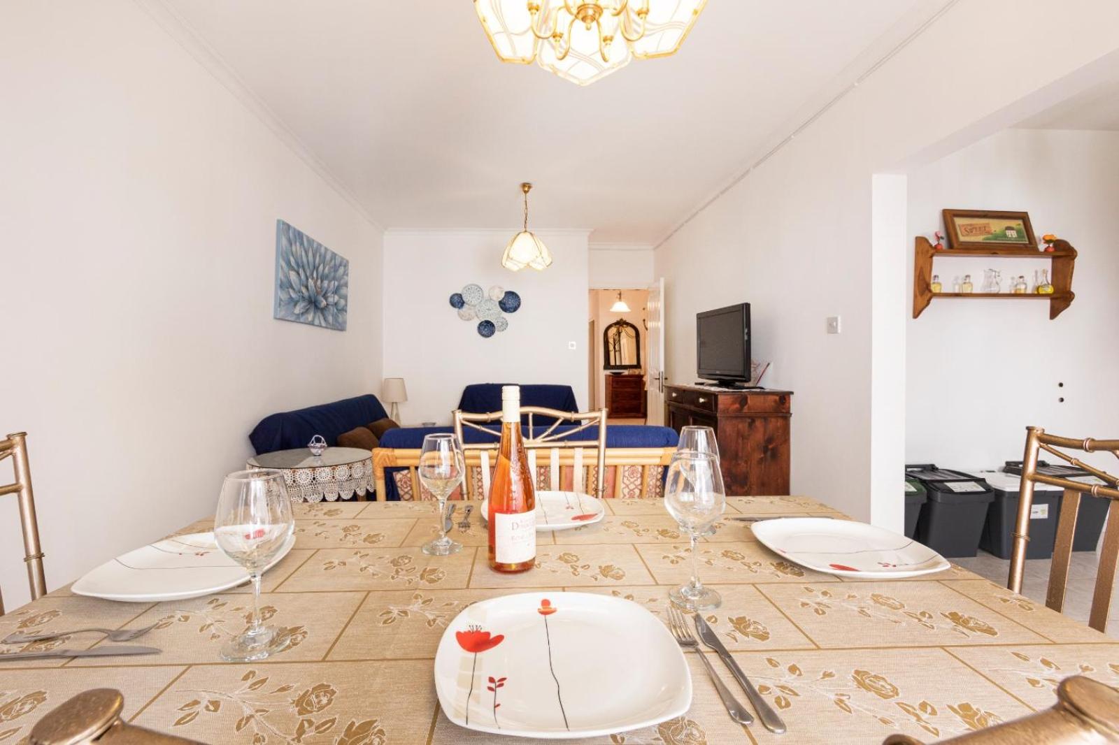 Spacious & Comfy Seaside Flat photo 3