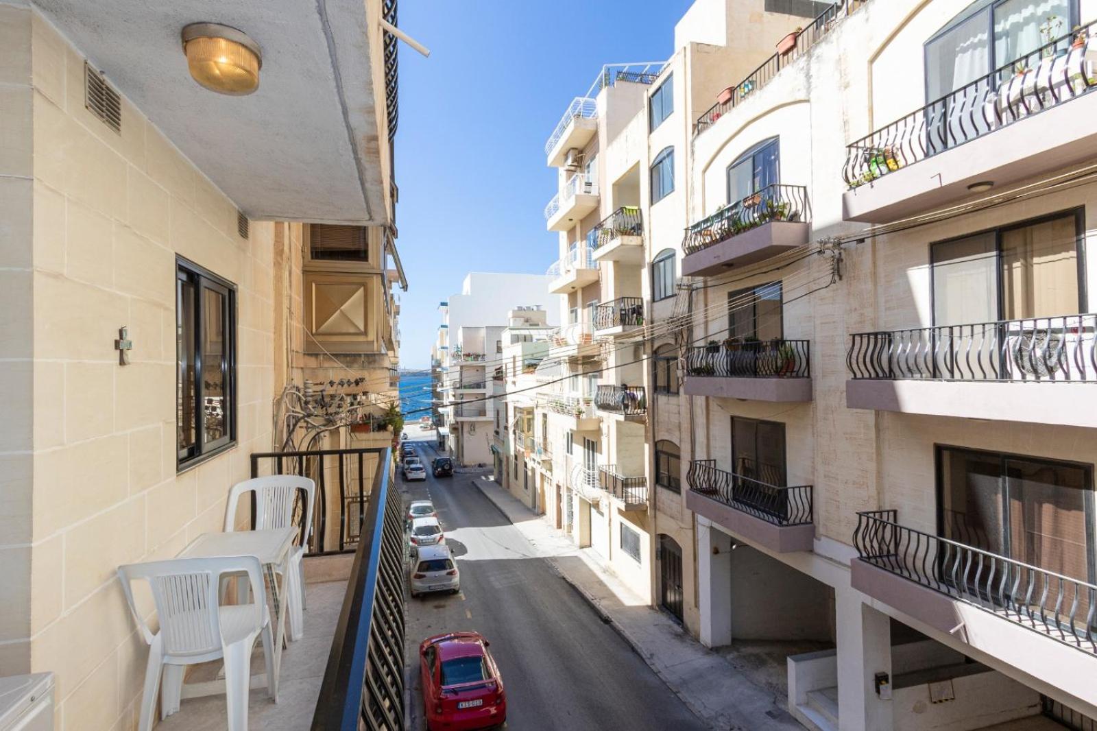 Spacious & Comfy Seaside Flat photo 2