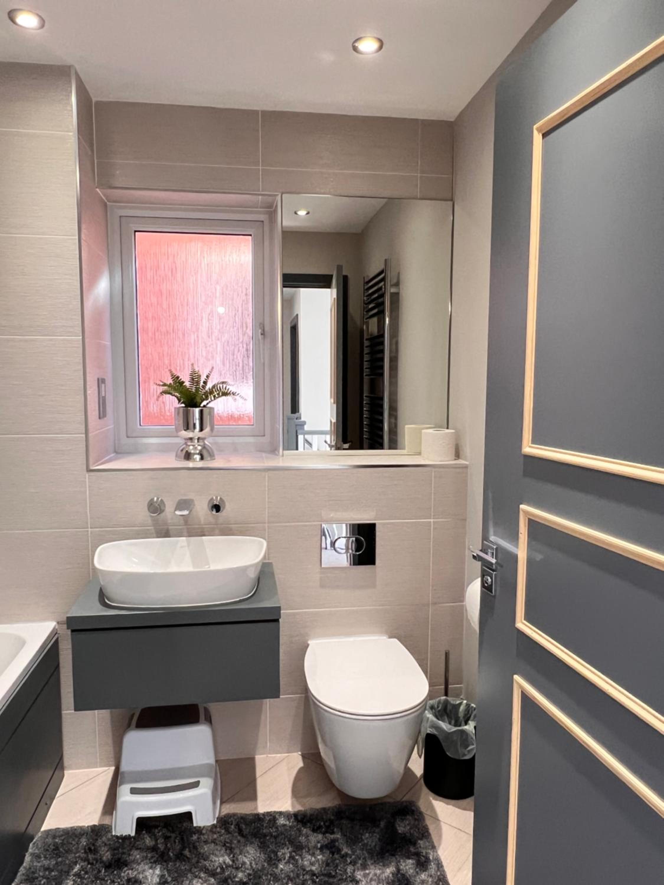 Luxury Durham House, Sleeps 8-12, Free Parking view 5
