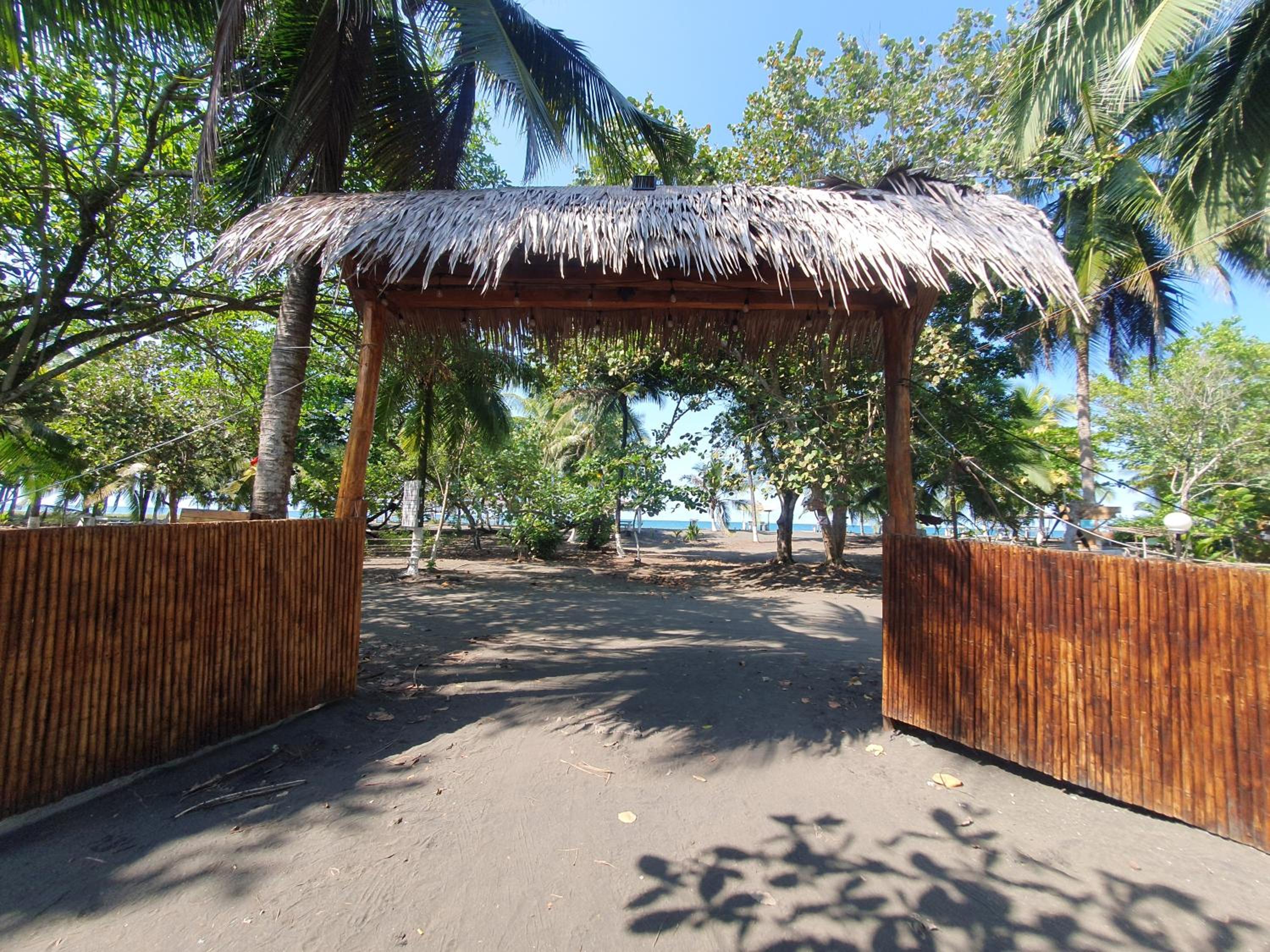 Camping Babsita-TIPI und Hütten und Stellplätze für Zelt und Camper direkt am Meer und See