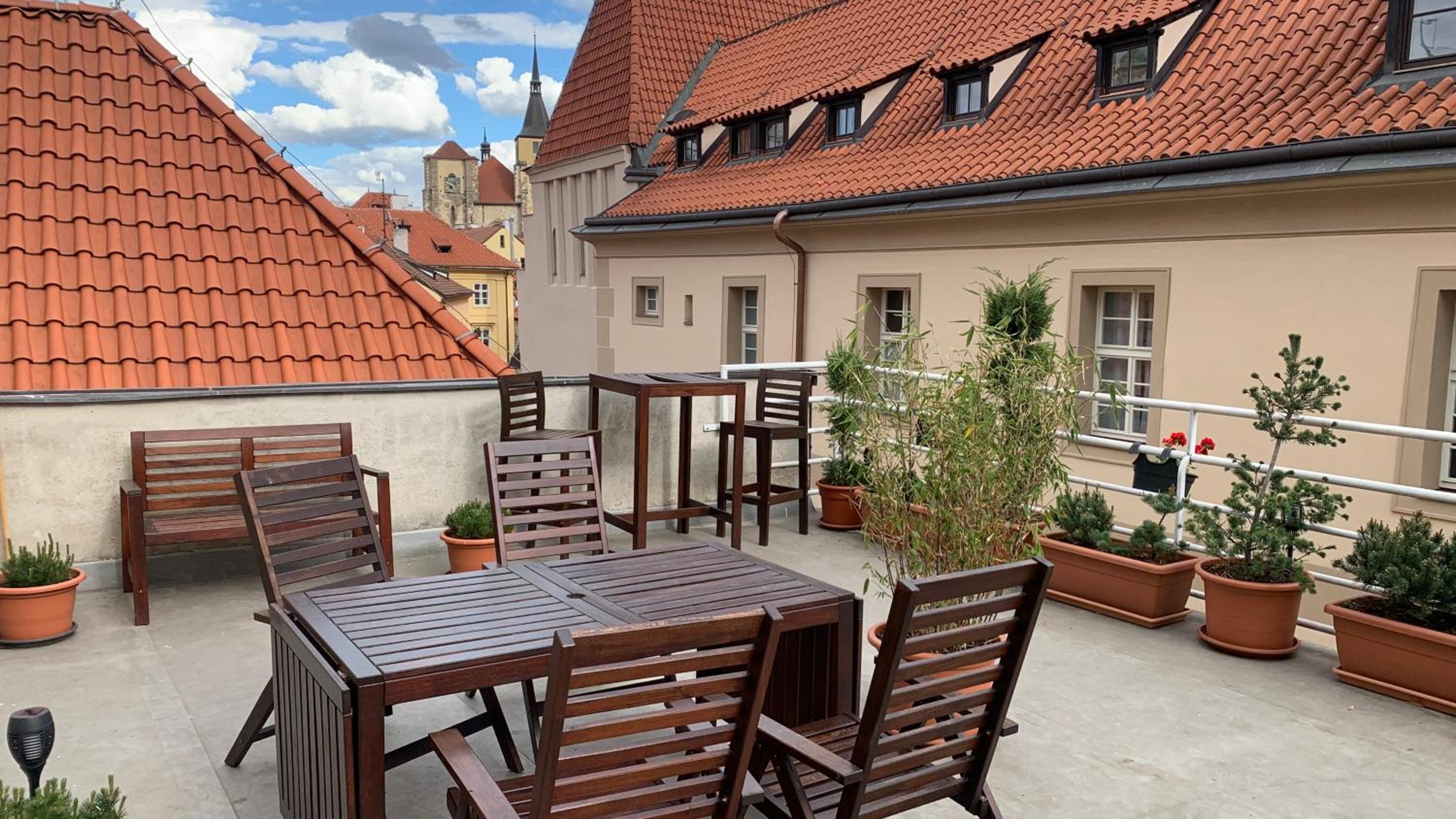 Anenska by Charles Bridge 3