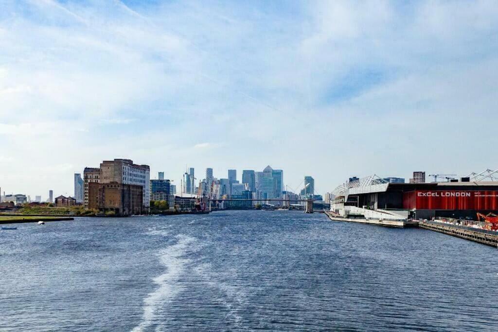 City Escape - Royal Wharf