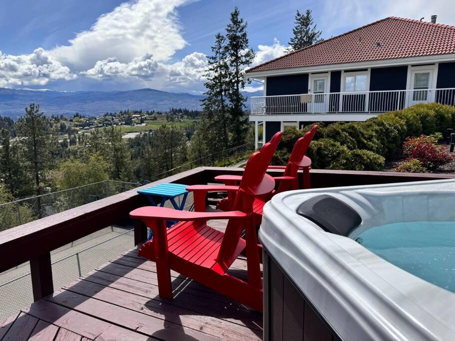 Heated pool, hot tub, 4 AC lake view bedrooms