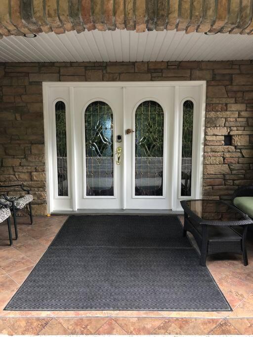 Heated pool, hot tub, 4 AC lake view bedrooms