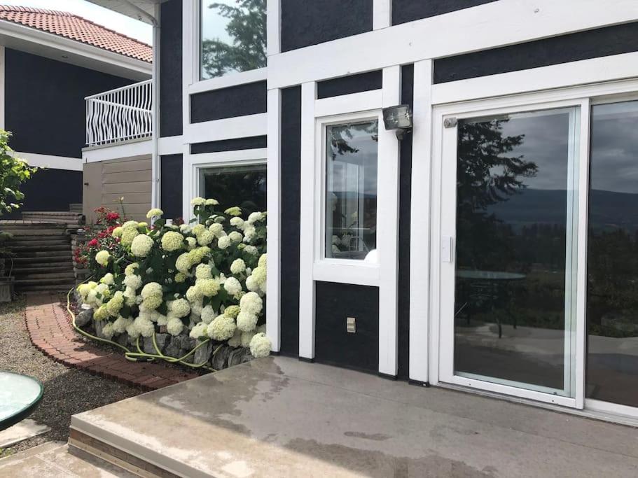 Heated pool, hot tub, 4 AC lake view bedrooms
