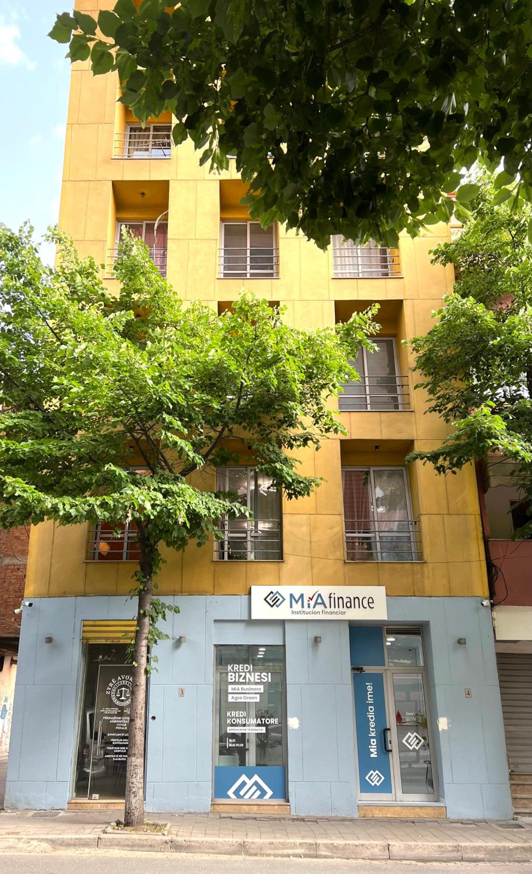 Elda Yellow Palace, Pazari i Ri Apartments