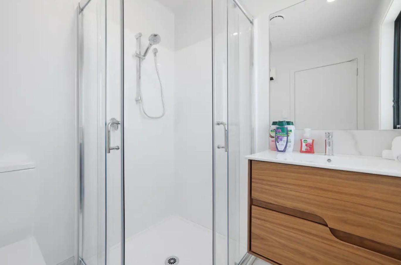 Discover a Brand New Apartment in Vibrant CHCH view 3
