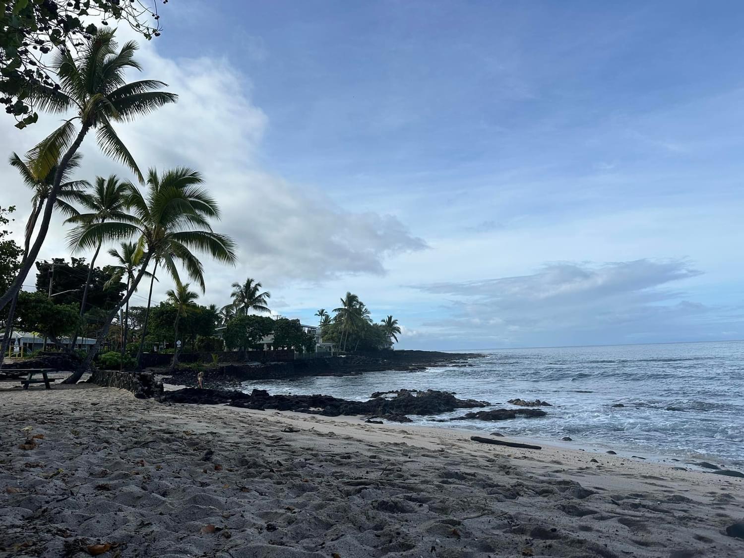 Kona Bay View Condo, Pool, Lanai, Walk to Town and Dining, AC, Free Parking