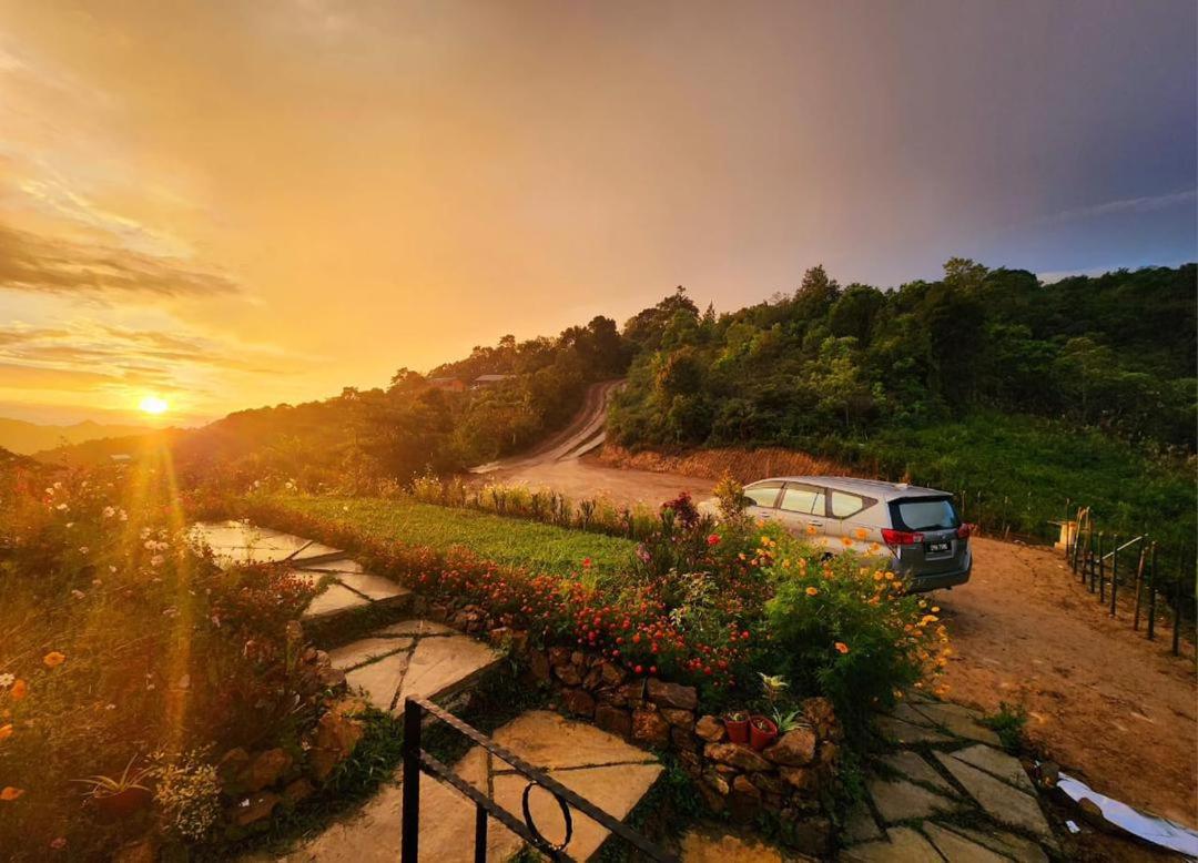 Spectacular Mt Kinabalu view 2 Bedroom cottage photo 5