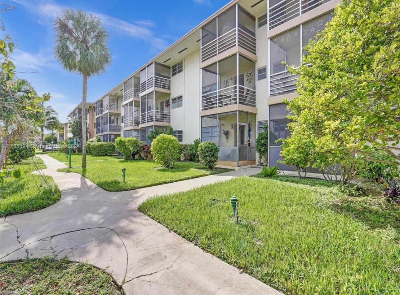 One bedroom apartment minutes from the beach