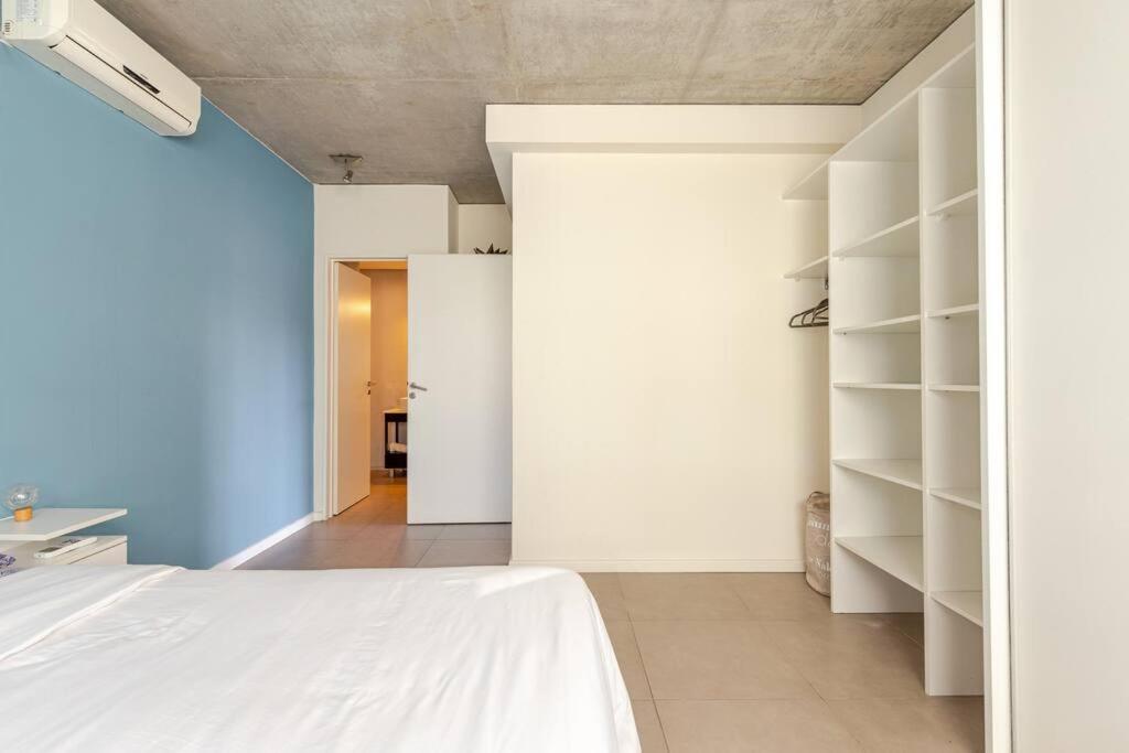Riverside Serenity Minimalist Apartment near City