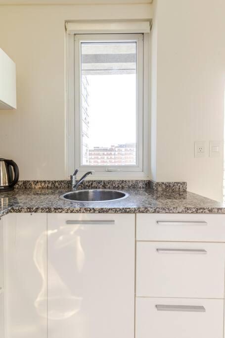 Riverside Serenity Minimalist Apartment near City