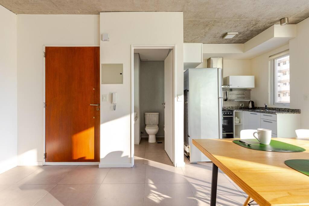 Riverside Serenity Minimalist Apartment near City