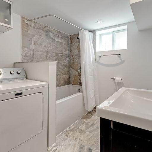 Cozy Private Room with shared washroom in Basement Oakville Close to Lake