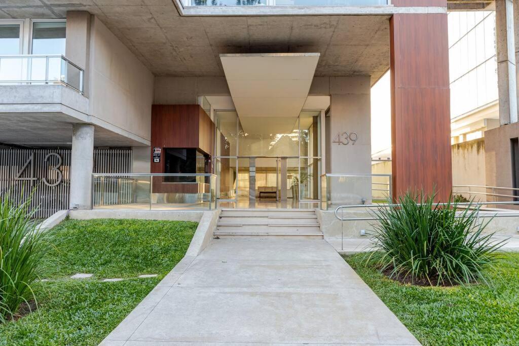 Riverside Serenity Minimalist Apartment near City