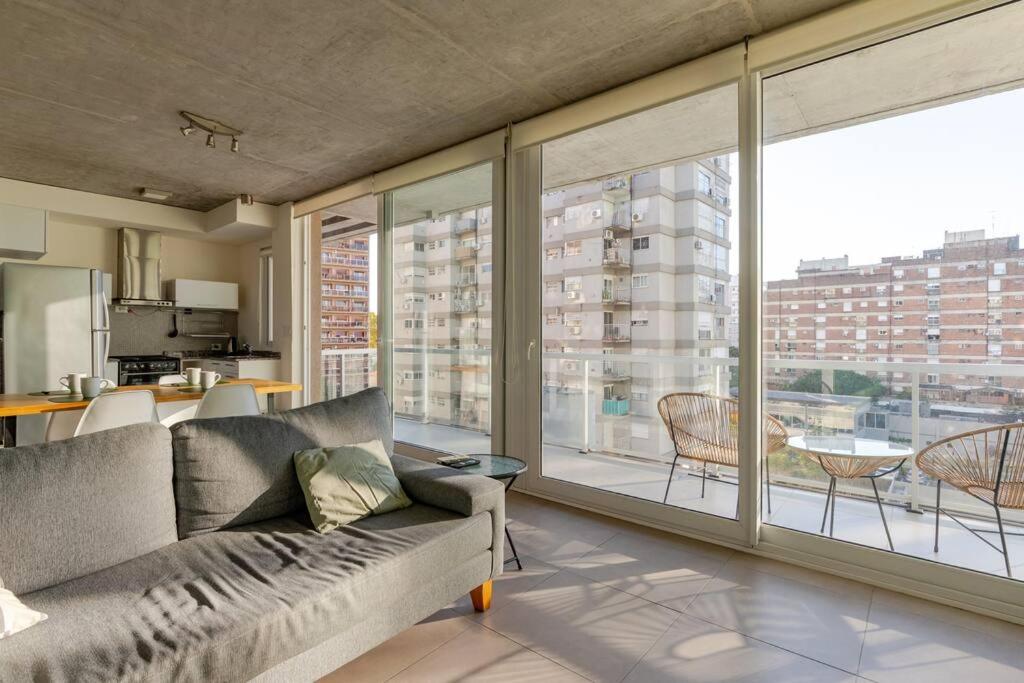 Riverside Serenity Minimalist Apartment near City