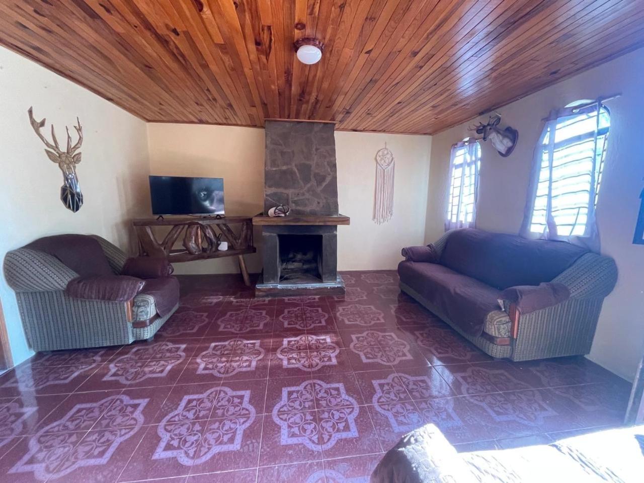 Linda Vista 5