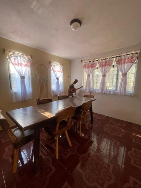 Linda Vista 5
