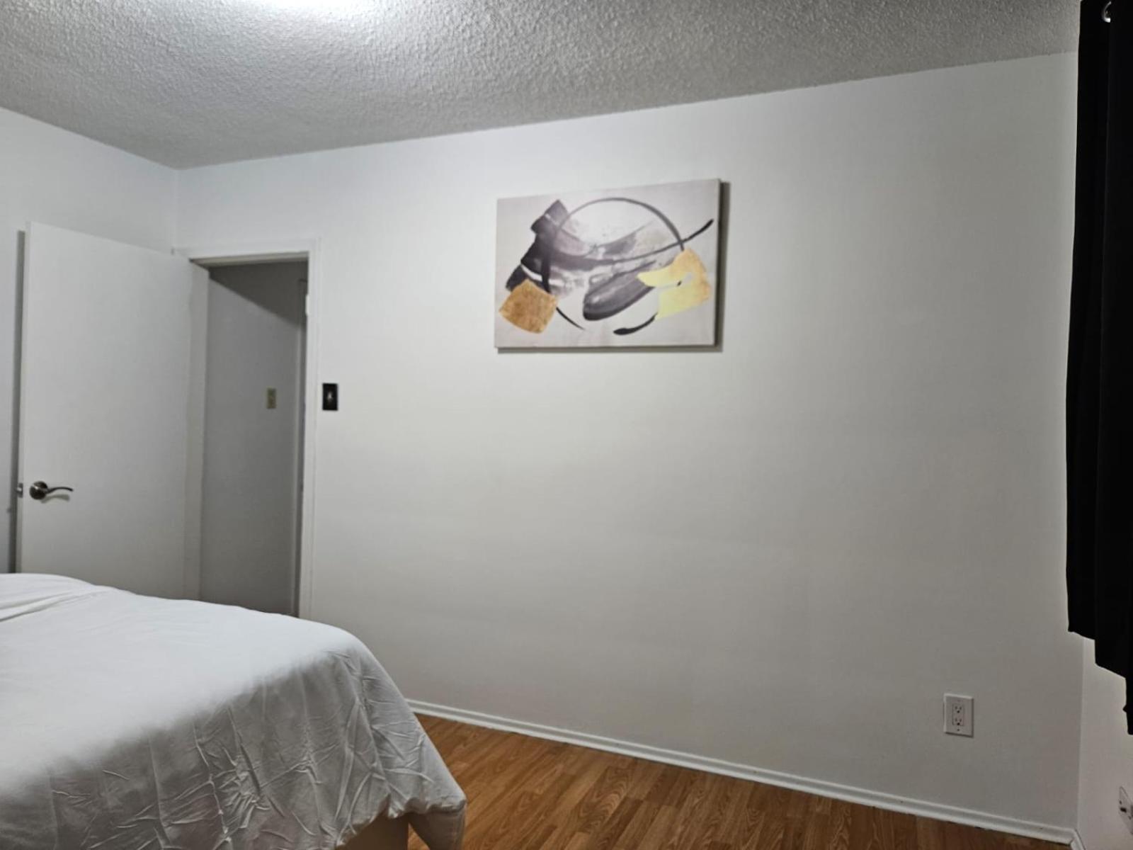Pearl Home - 9 mins from Roger's Place & 20 mins from West Edmonton Mall