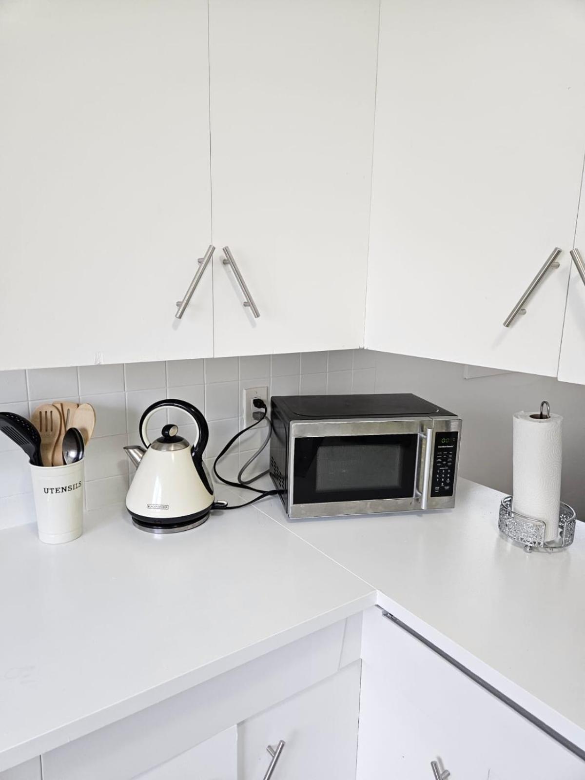 Pearl Home - 9 mins from Roger's Place & 20 mins from West Edmonton Mall