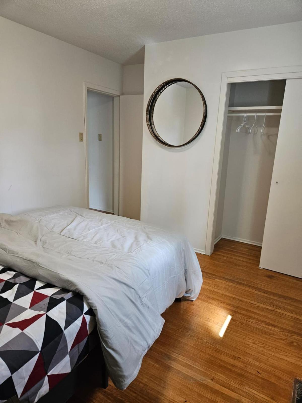 Pearl Home - 9 mins from Roger's Place & 20 mins from West Edmonton Mall