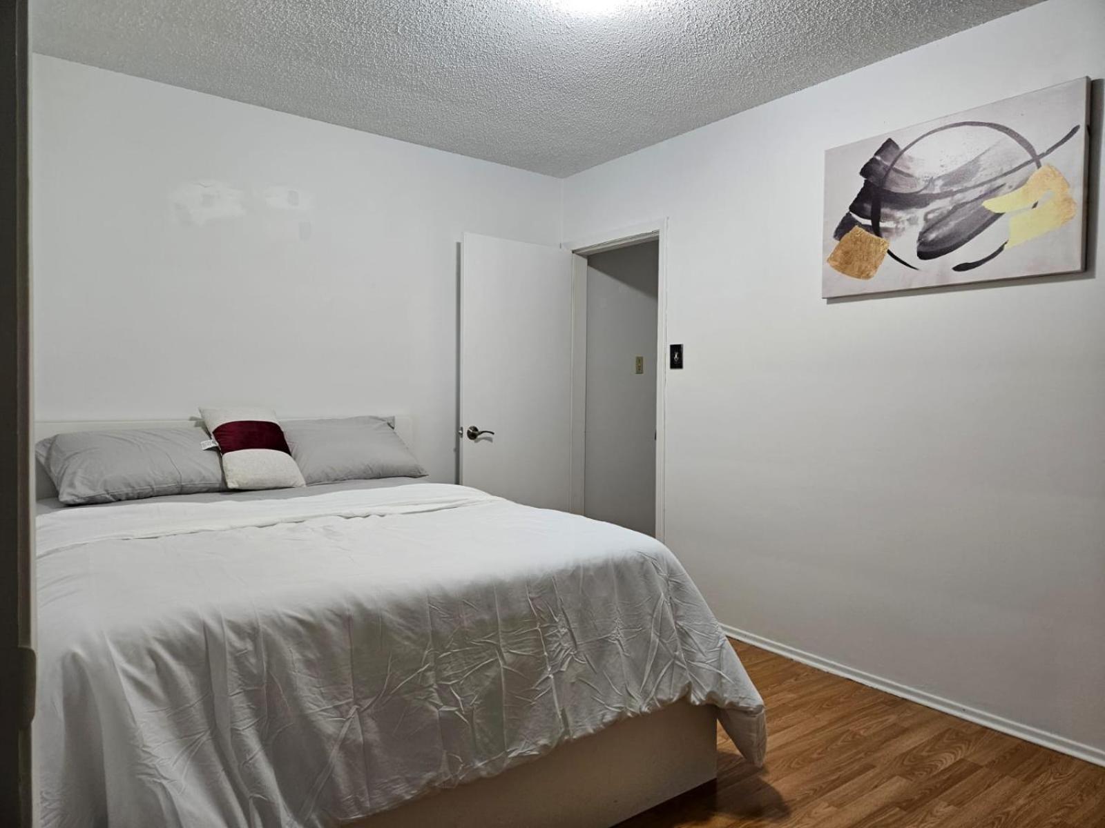Pearl Home - 9 mins from Roger's Place & 20 mins from West Edmonton Mall