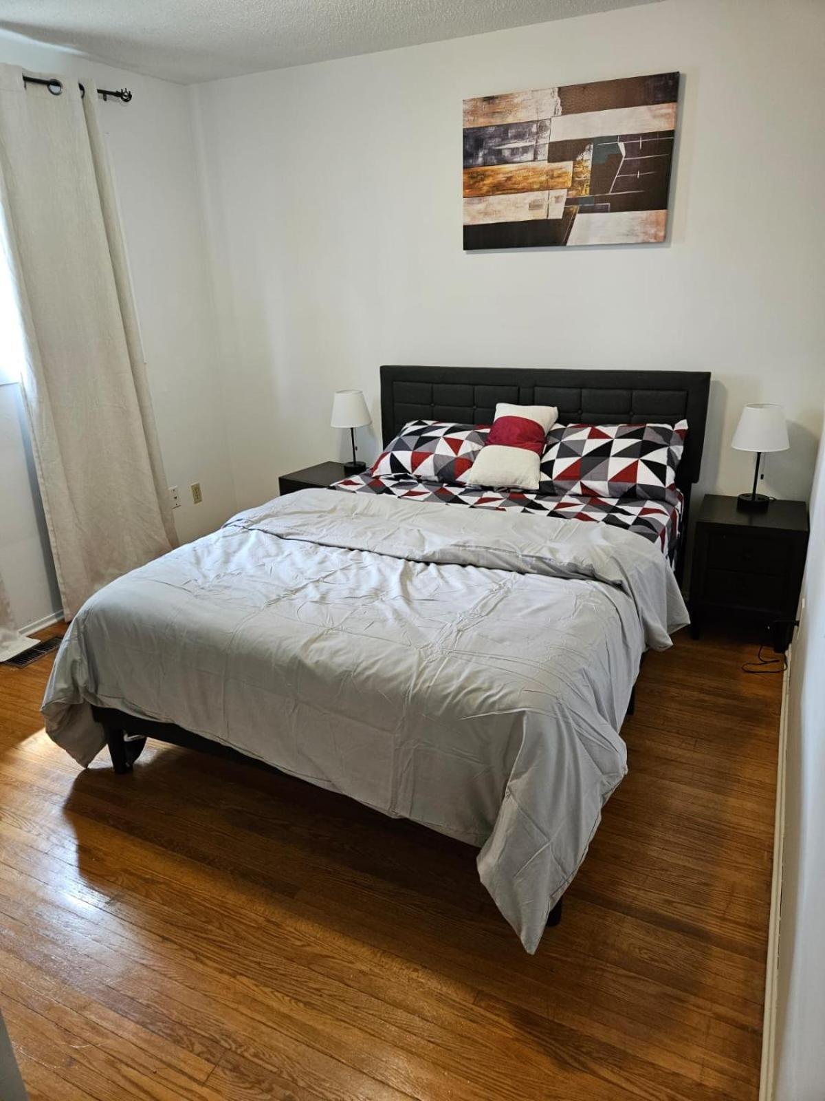 Pearl Home - 9 mins from Roger's Place & 20 mins from West Edmonton Mall