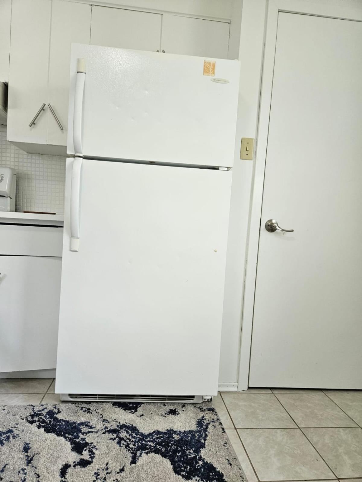 Pearl Home - 9 mins from Roger's Place & 20 mins from West Edmonton Mall
