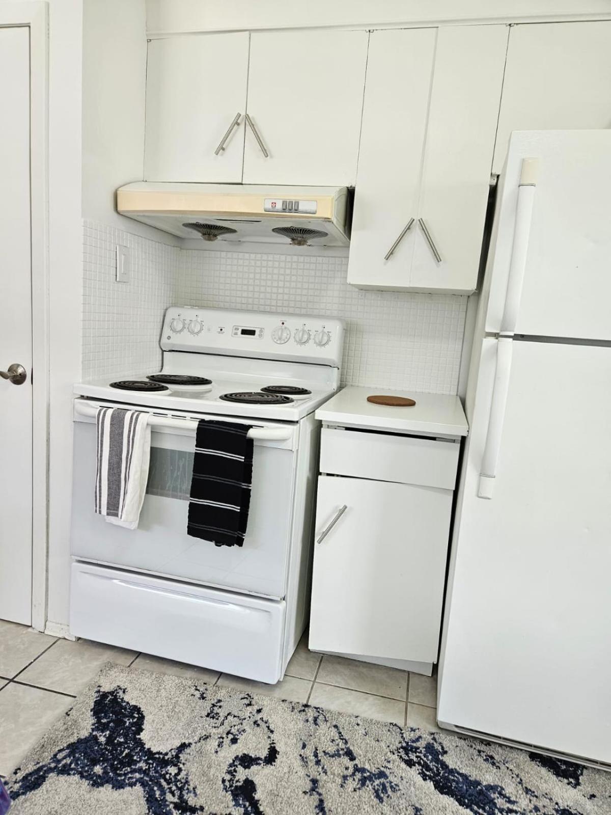 Pearl Home - 9 mins from Roger's Place & 20 mins from West Edmonton Mall