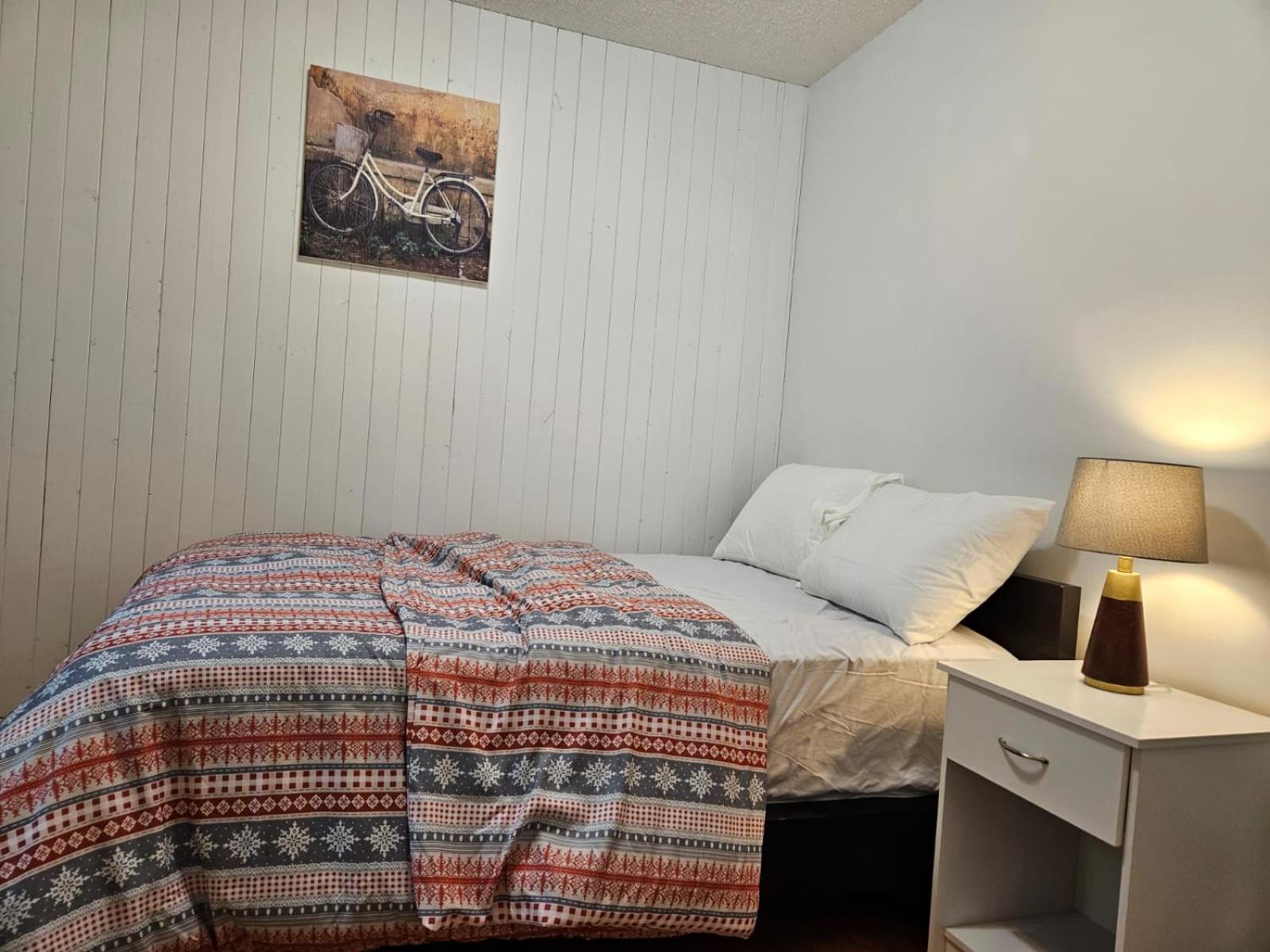 Pearl Home - 9 mins from Roger's Place & 20 mins from West Edmonton Mall