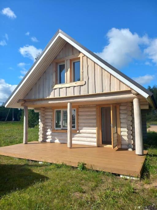 Lakefront Lodge