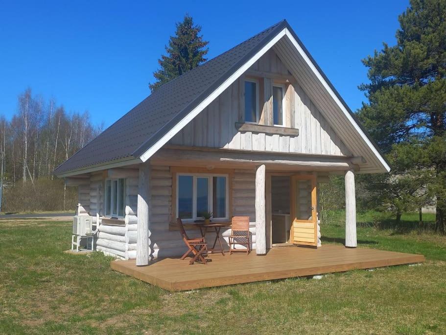 Lakefront Lodge