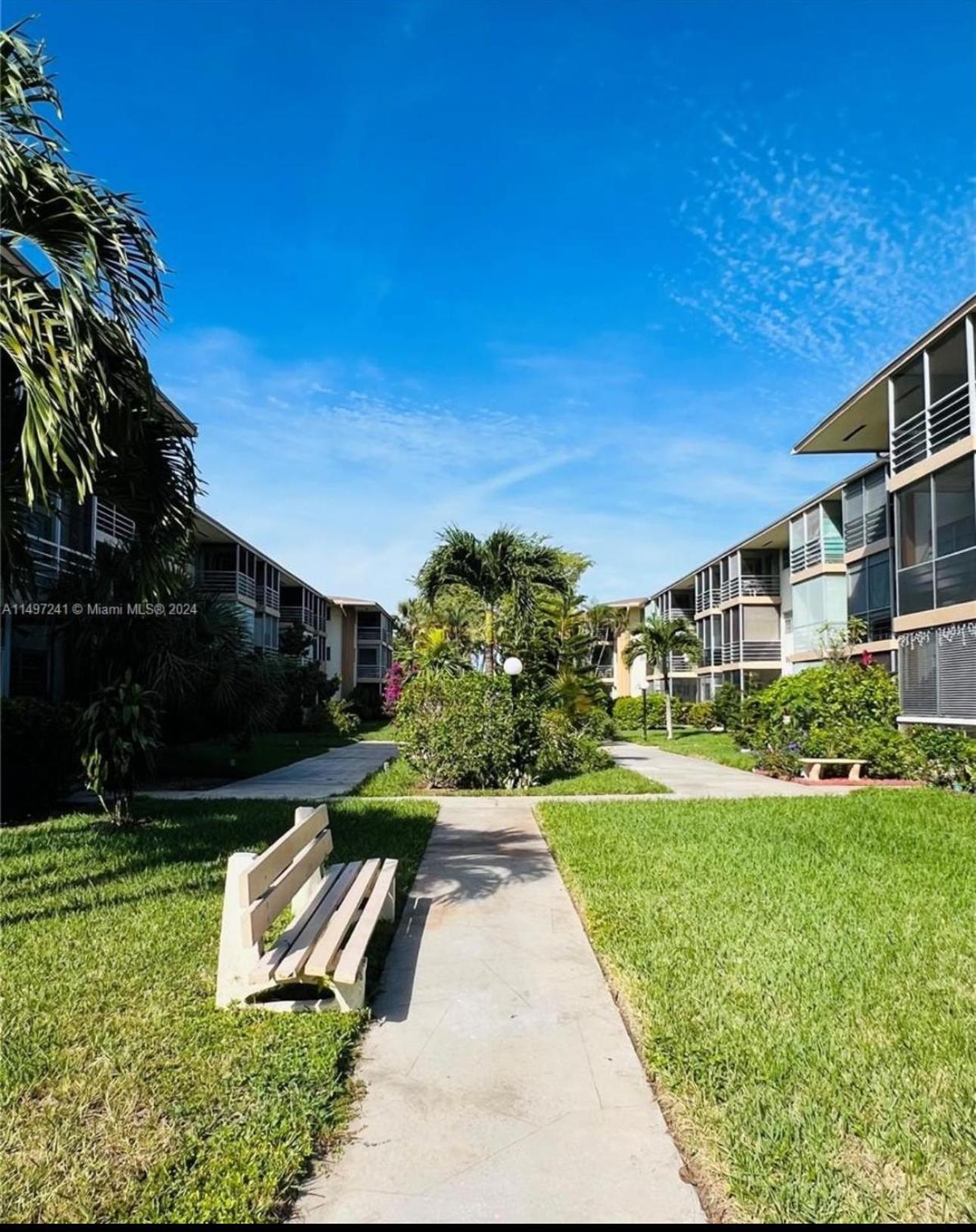 One bedroom apartment minutes from the beach