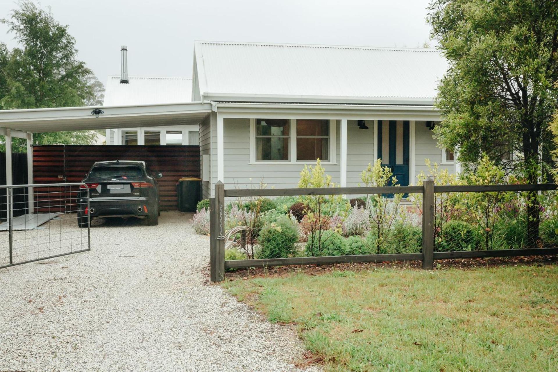 Dorothea- stylishly designed home in Trentham