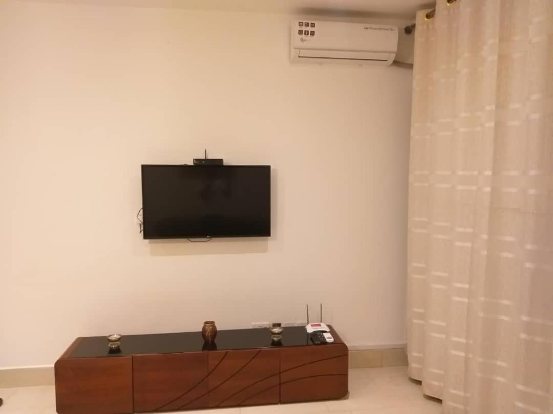 Lovely 2 bedroom beachfront rental unit view 2