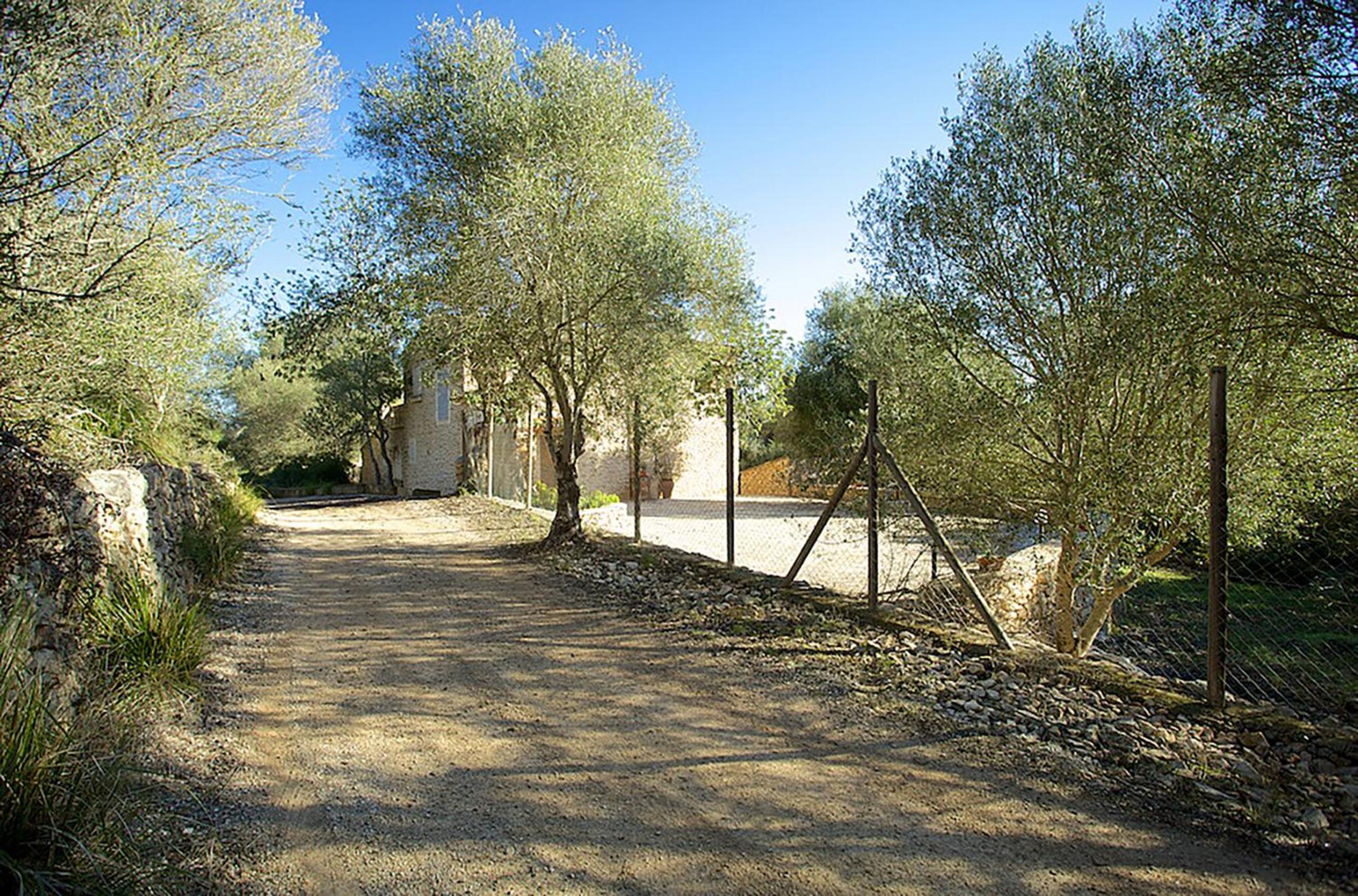 Country house in a peaceful rural setting for large groups
