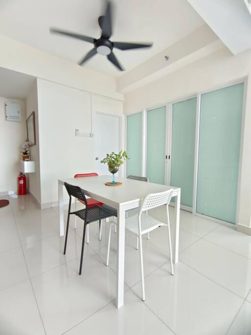 Maritime Suite Penang - City & Sea view photo 5