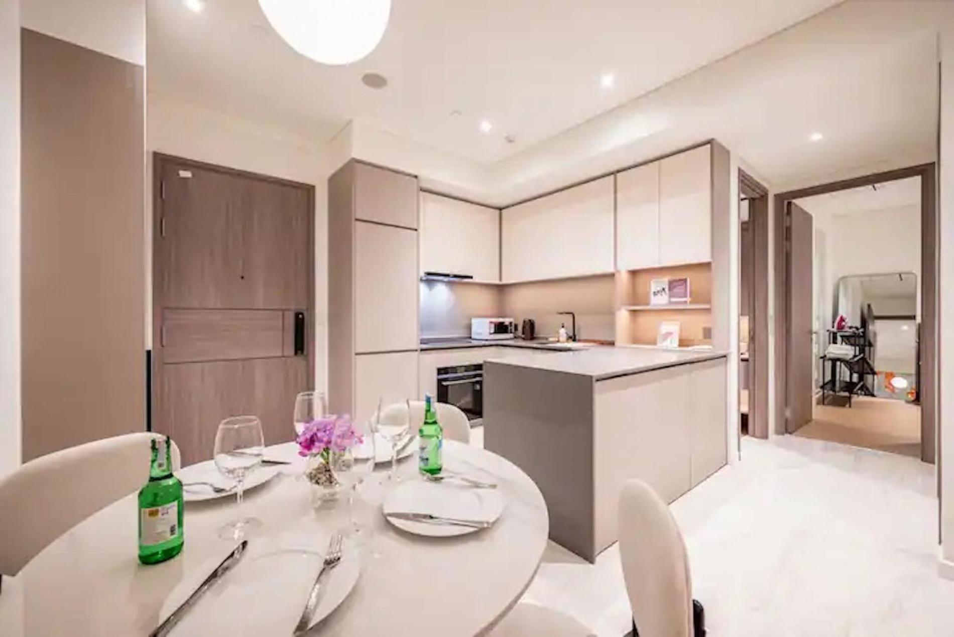 The Opera Apartment Cental Saigon Free Pool-Gym-Sauna Room- Golf Mini