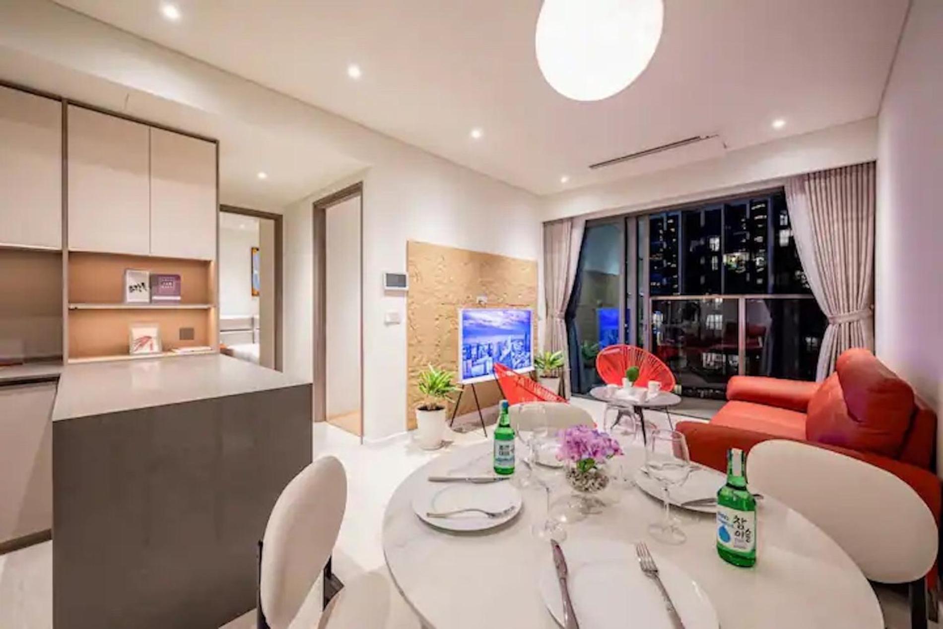 The Opera Apartment Cental Saigon Free Pool-Gym-Sauna Room- Golf Mini
