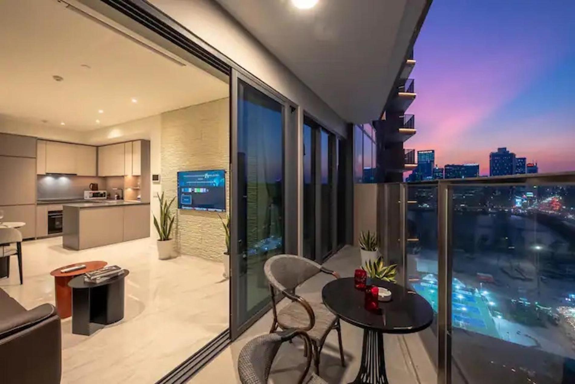 The Opera Apartment Cental Saigon Free Pool-Gym-Sauna Room- Golf Mini