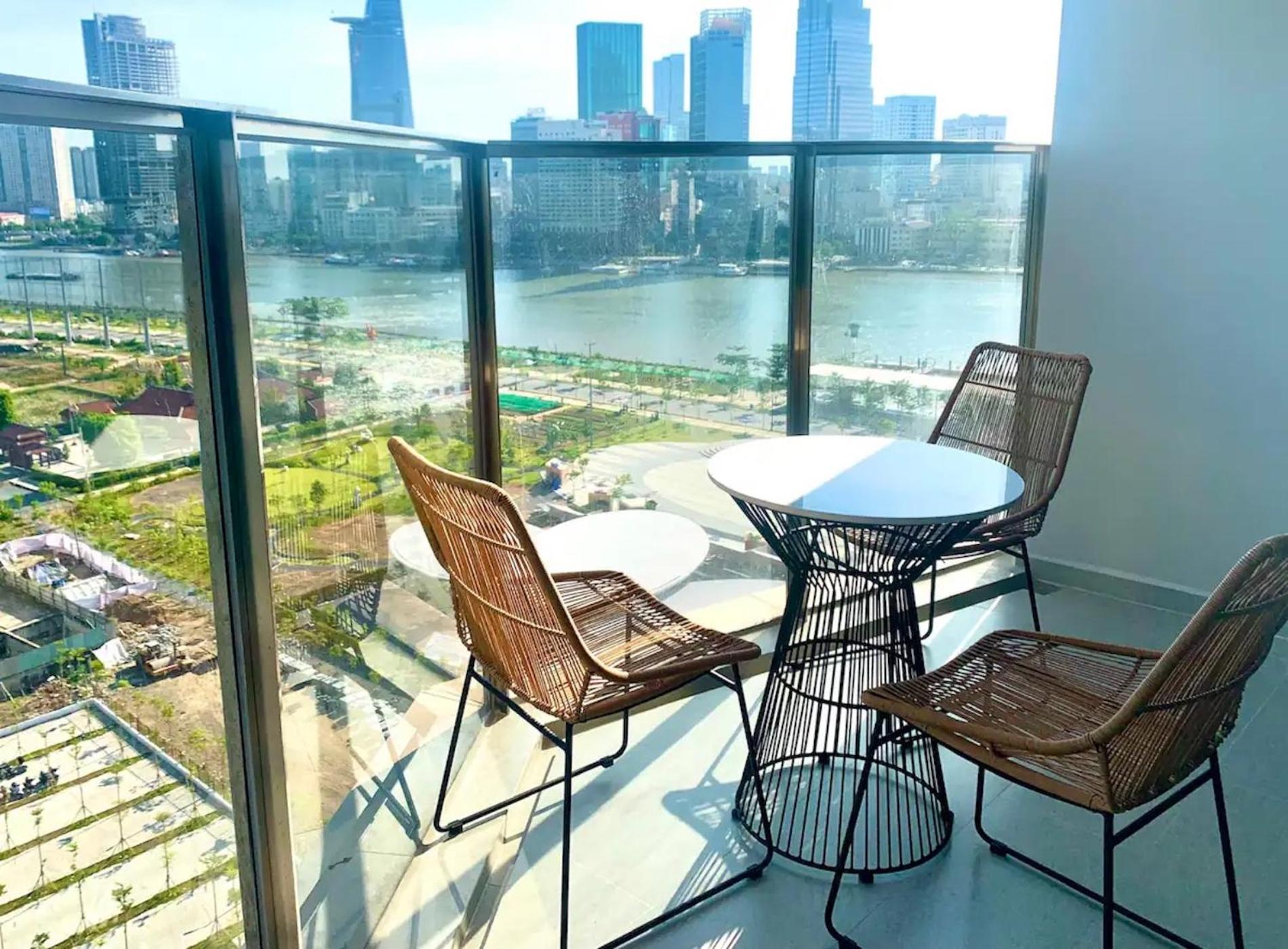 The Opera Apartment Cental Saigon Free Pool-Gym-Sauna Room- Golf Mini