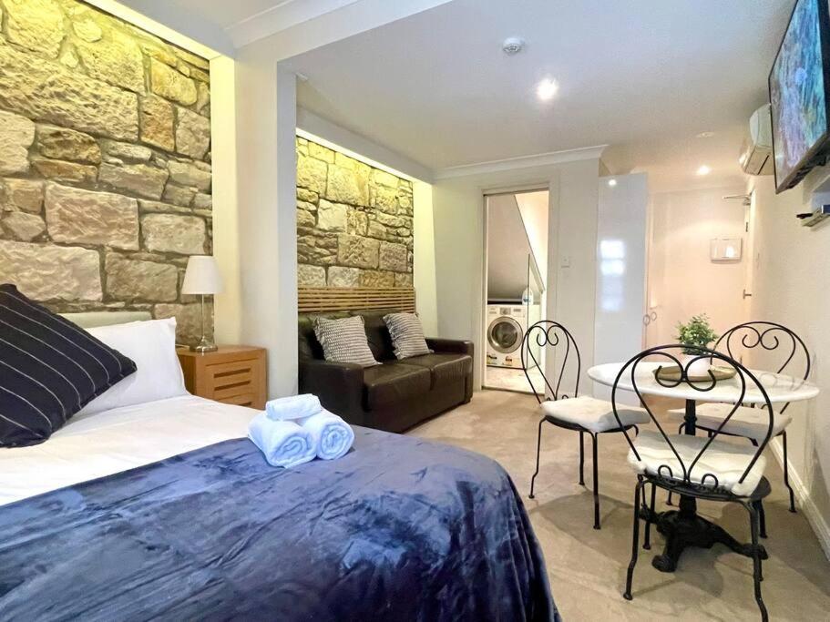 Sydney Escape - Pyrmont Stylish Studio Apartment