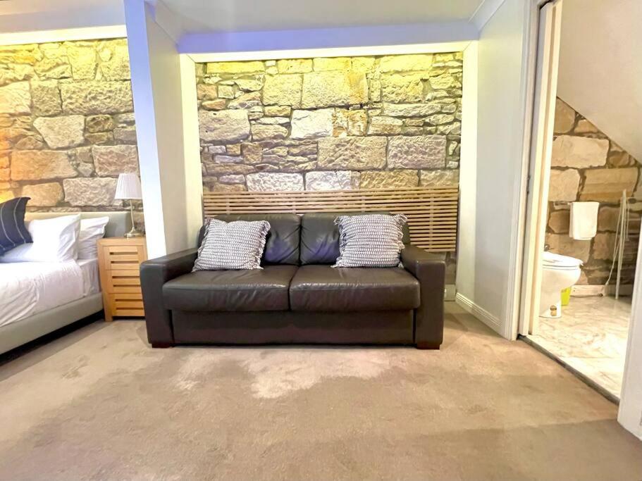 Sydney Escape - Pyrmont Stylish Studio Apartment