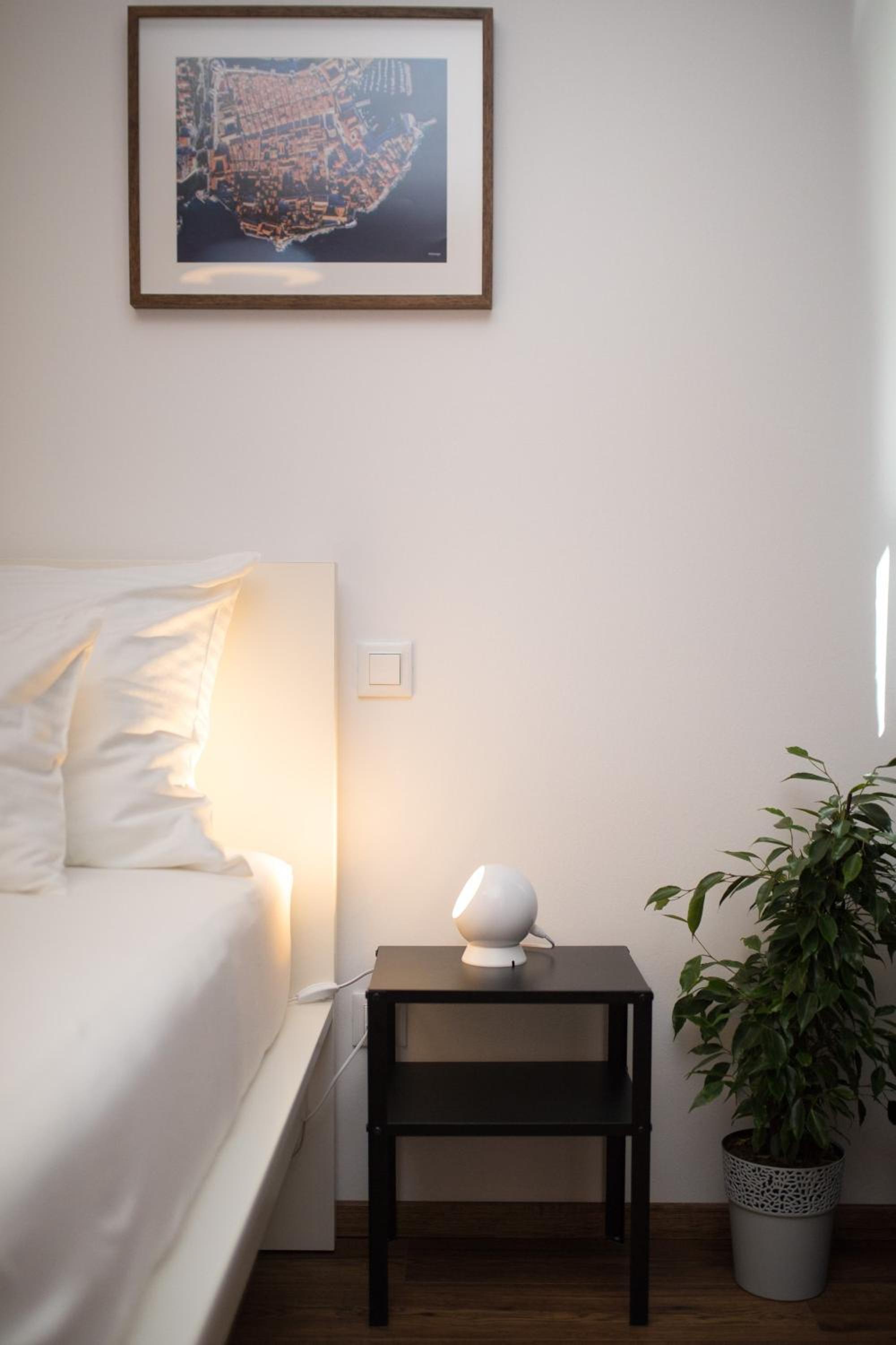 Piccola Red Studio - 50m from the beach