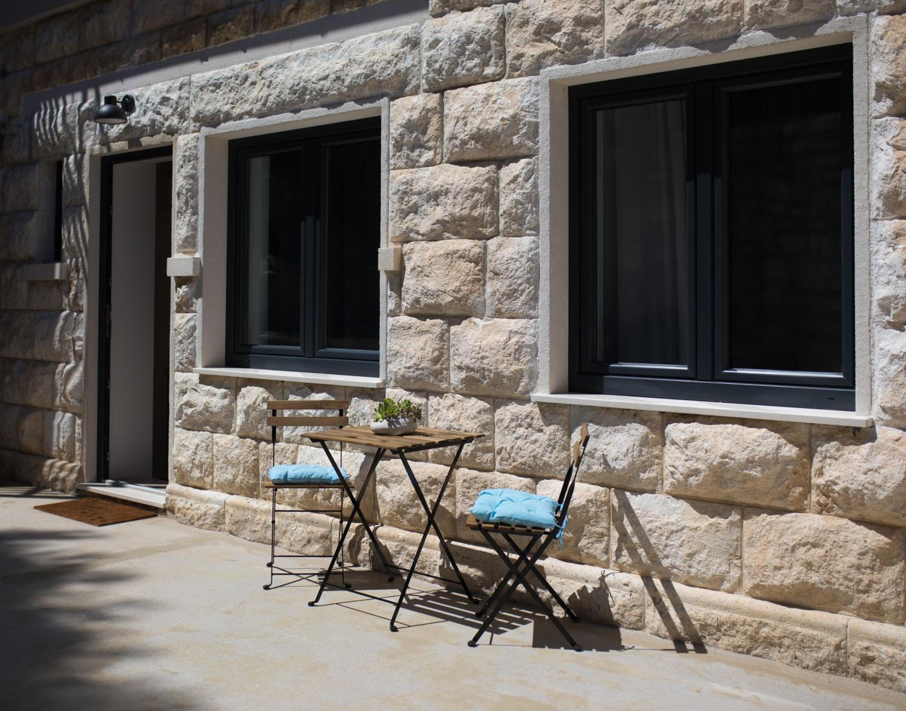 Piccola Red Studio - 50m from the beach