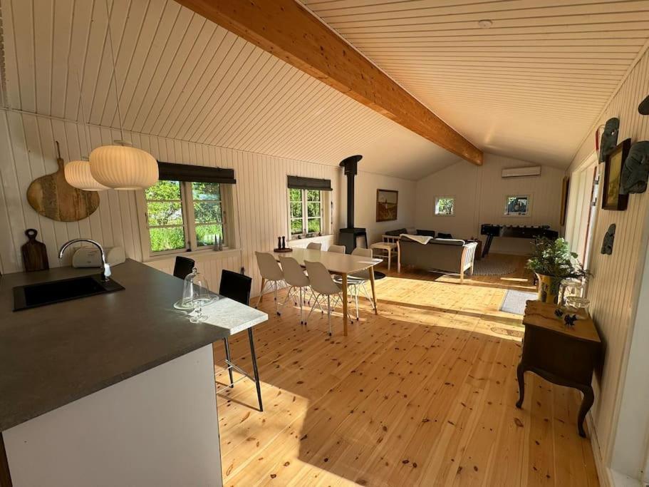 Rummeligt sommerhus ved Lammefjorden - Stor terrasse, have & plads til 6 gæster view 3