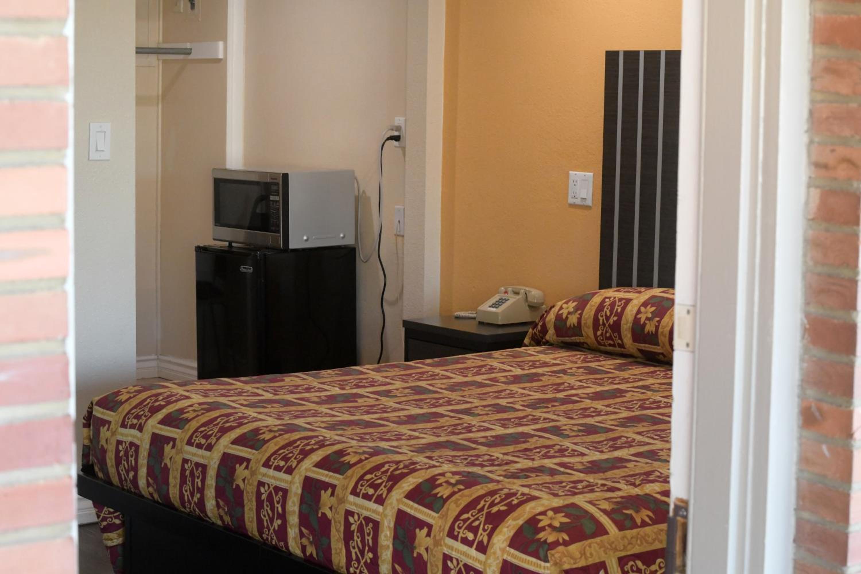 Klamath Falls Vacations - A-1 Budget Motel - Property Image 50