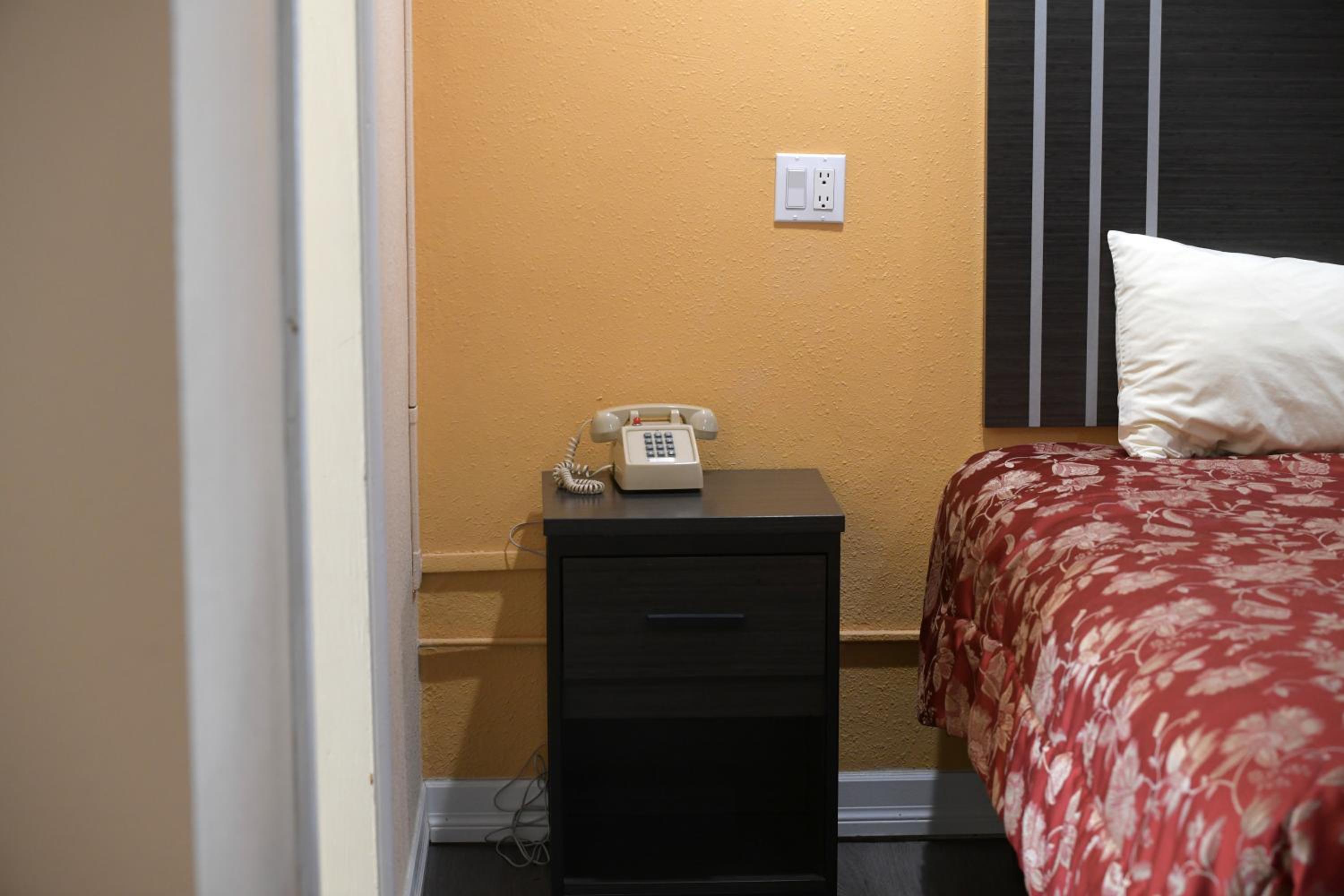 Klamath Falls Vacations - A-1 Budget Motel - Property Image 2